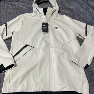 Men’s Brand New Nike Sportswear Tech-Fleece Repel Windrunner